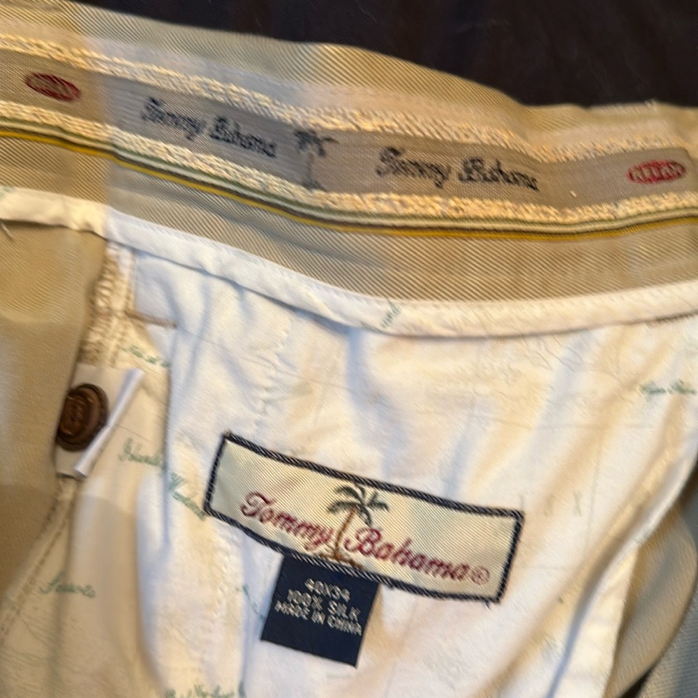 Tommy Bahama relaxed fit 100%silk